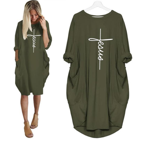 WOMEN'S JESUS OVERSIZED CROSS-PRINT POCKET T-SHIRT